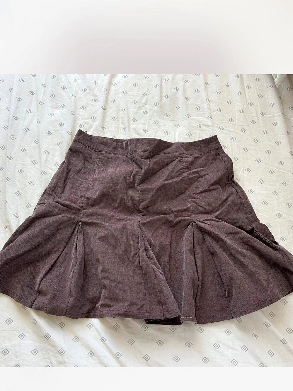 Eyeshadow Pleated Mini Skirt in Brown Like New